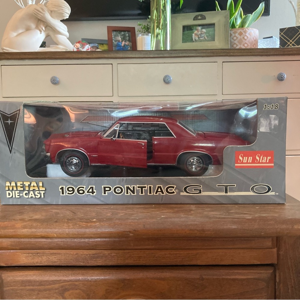 1964 Pontiac GTO Die-Cast Model - Red
